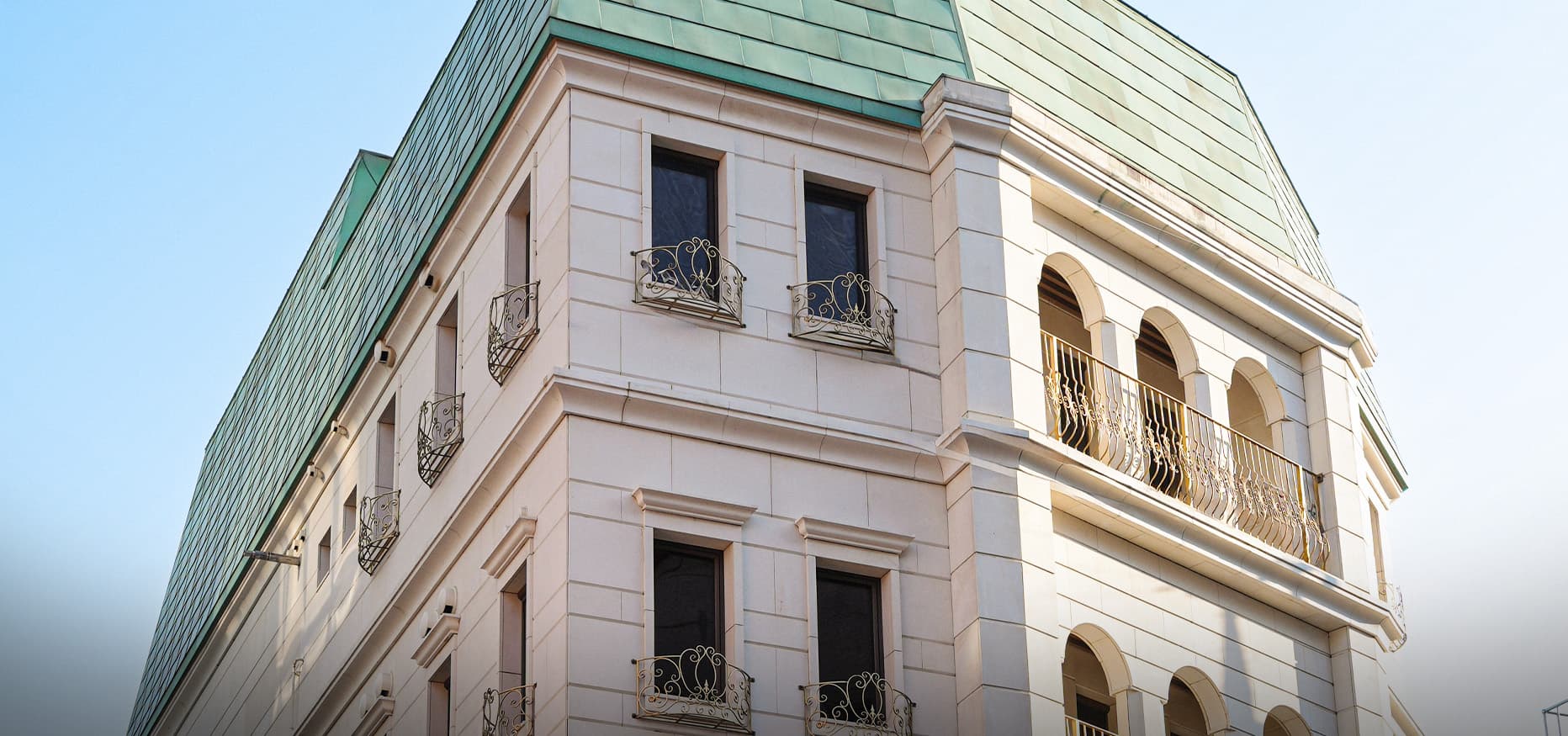 ICONIC FACADE — A new definition of space — DA Dermatology High-End.